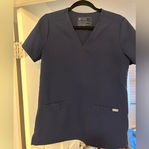 Figs casma 3 pocket navy scrub top